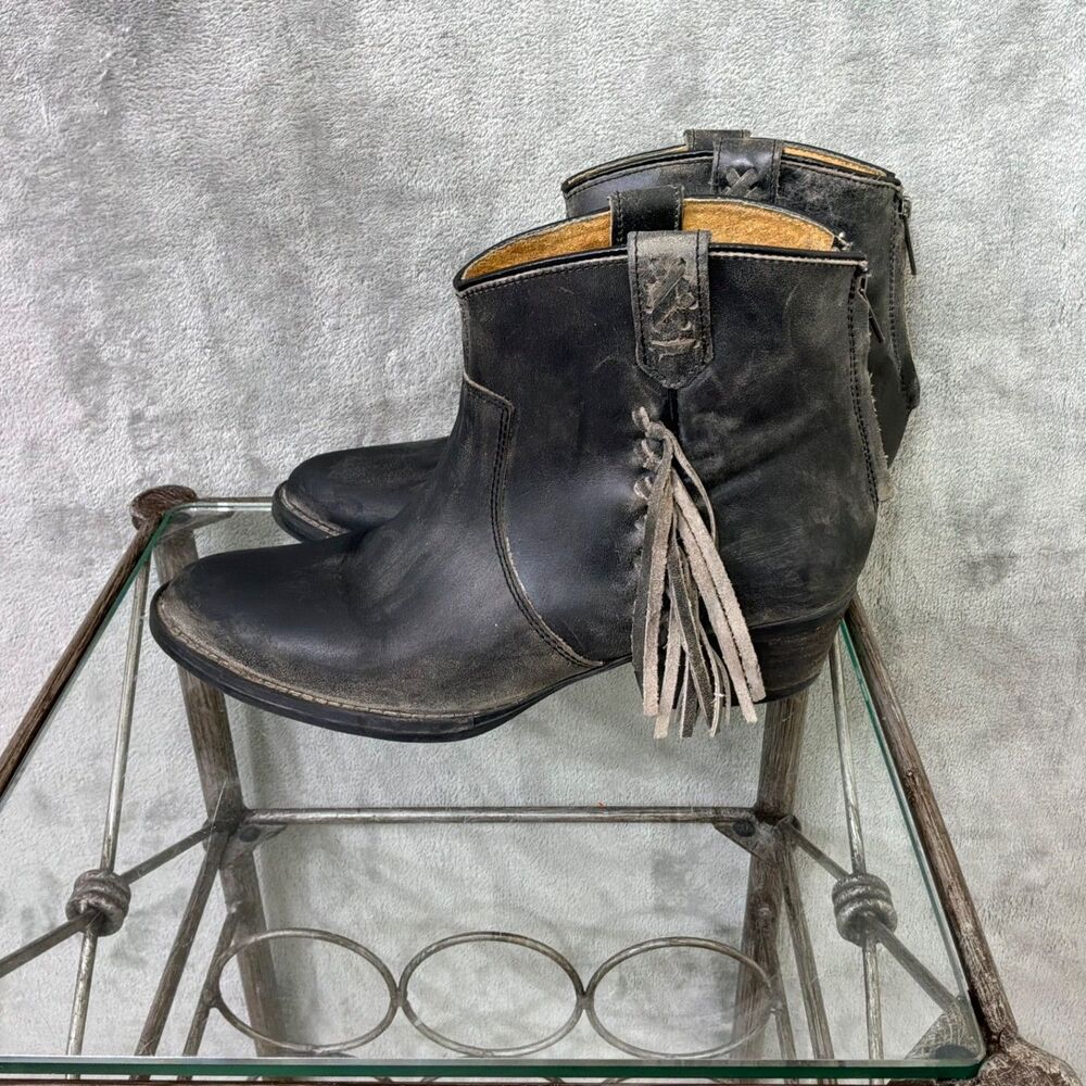 Very Volatile Distressed Leather Cowboy Ankle Boots Sz 9 black grey fringe Rodeo